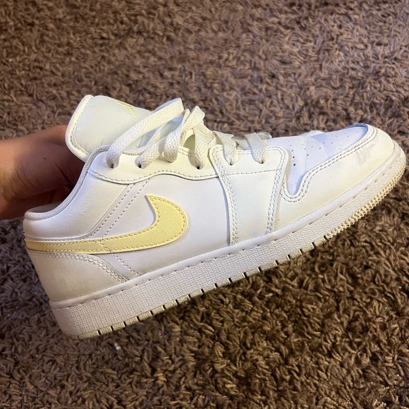 White and Yellow Sneakers nike - Picture 1 of 4
